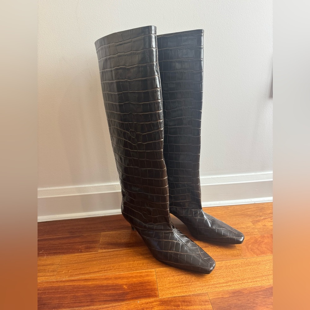 Toteme brand new brown croc “wide shaft” heeled boots size 38 - Picture 6 of 6